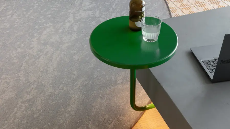 Bijzettafel op geweven vloer. Vloer van 2TEC2.